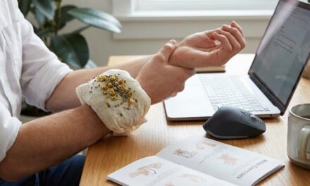 Carpal Tunnel Support: Herbal Compresses and Wrist Exercises for Office Workers